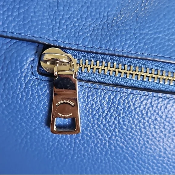 Coach F38250 Harley East West Hobo Medium Blue Pebbled Leather EUC - Picture 9 of 10